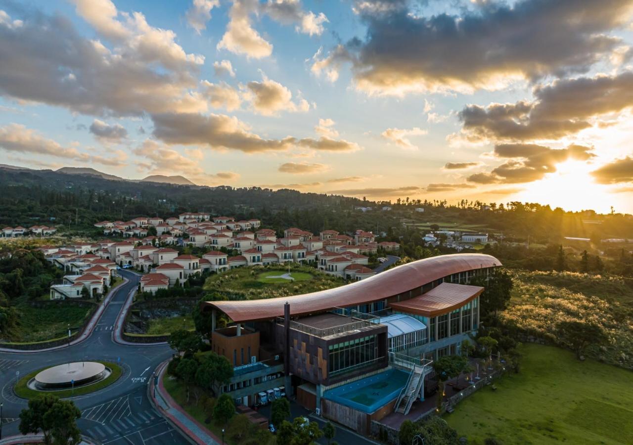 Camphortree Hotel And Resort Jeju Eksteriør billede