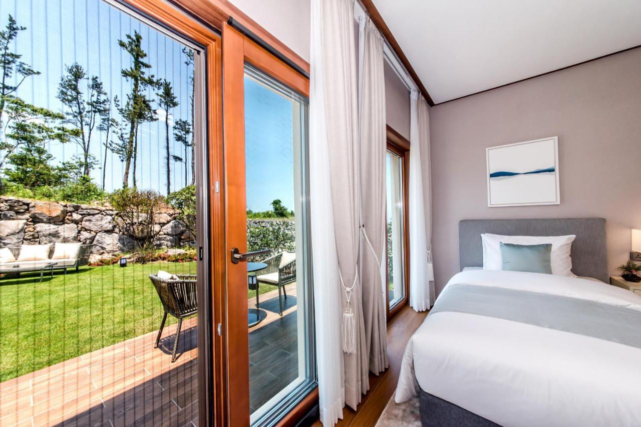 Camphortree Hotel And Resort Jeju Eksteriør billede